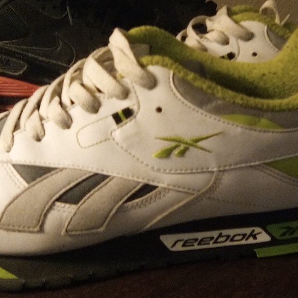 Shoes and other clothes - Picture 4 of 6